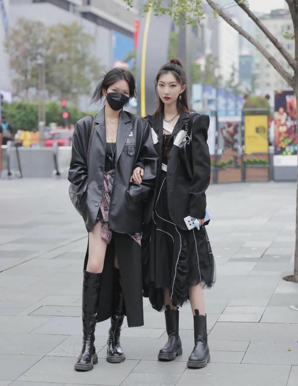 10組閨蜜穿搭示範：帶你瞭解2021秋冬流行趨勢