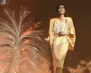 春晚40年女星造型史，前衛絕美的開創時尚，混進奇怪好笑的更搶戲