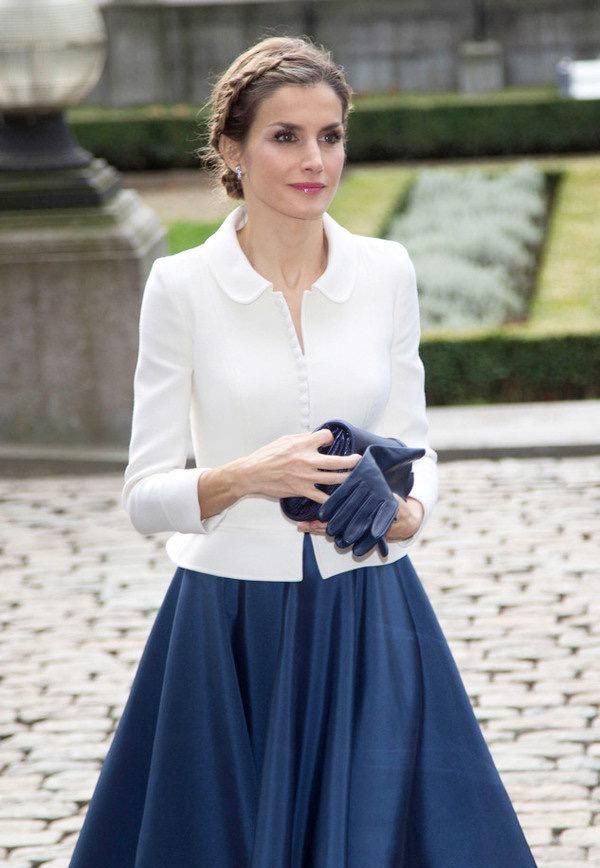 二婚成為最美王后,不是貴婦卻貴氣十足,仙氣美貌連皺紋都迷人 二婚成為最美王后,不是貴婦卻貴氣十足,仙氣美貌連皺紋都迷人