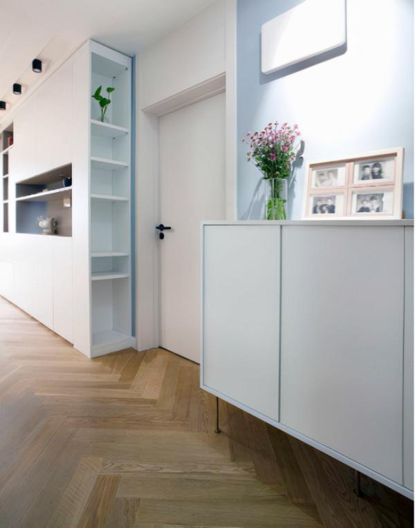 六口之家也能溫馨又實用,一面電視牆,就能解決收納問題 六口之家也能溫馨又實用,一面電視牆,就能解決收納問題