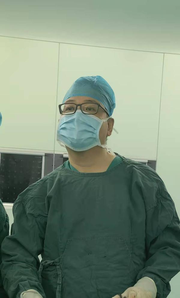 右腎生在盆腔 還長了3cm的結石 哈醫大一院群力泌尿外科團隊精準治療罕見異位腎結石