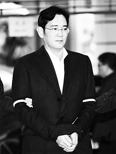 三星掌門人李在鎔：因賄賂朴槿惠鋃鐺入獄，總統迫於壓力將其釋放