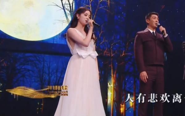 大灣區晚會群星爭奇鬥豔:王菲穿白裙如仙女,趙麗穎素色裙顯身材 大灣區晚會群星爭奇鬥豔:王菲穿白裙如仙女,趙麗穎素色裙顯身材