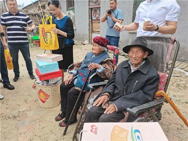 丈夫119歲，妻子114歲，河南夫婦年齡加起來233歲，已經六世同堂