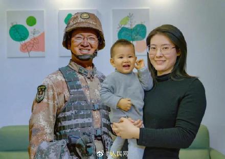 新年戍邊英雄陳紅軍有了全家福