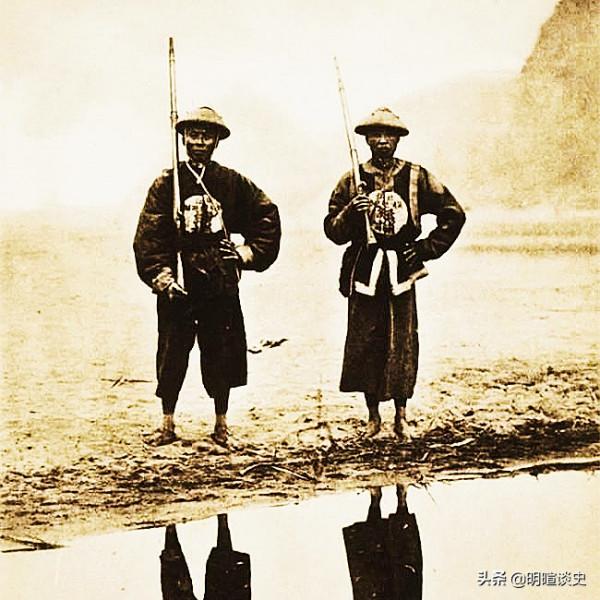 丈夫凌晨出殯，大風吹落棺材，縣令妙計破案，揭穿五條命案之謎