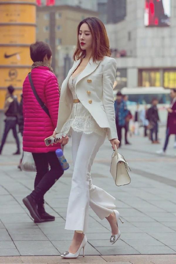 見什麼人穿什麼衣服？見父母要端莊，出門要帥氣