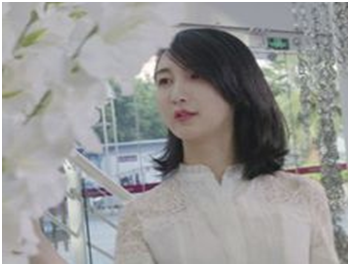 16年前背母上學的男孩，29歲時從男孩變成女孩，後來怎麼樣了