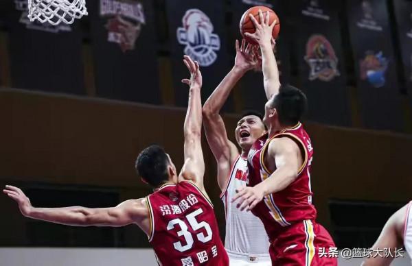 3訊息!周琦特殊待遇,易建聯有提升空間,梅奧俄聯賽替補席觀戰 3訊息!周琦特殊待遇,易建聯有提升空間,梅奧俄聯賽替補席觀戰