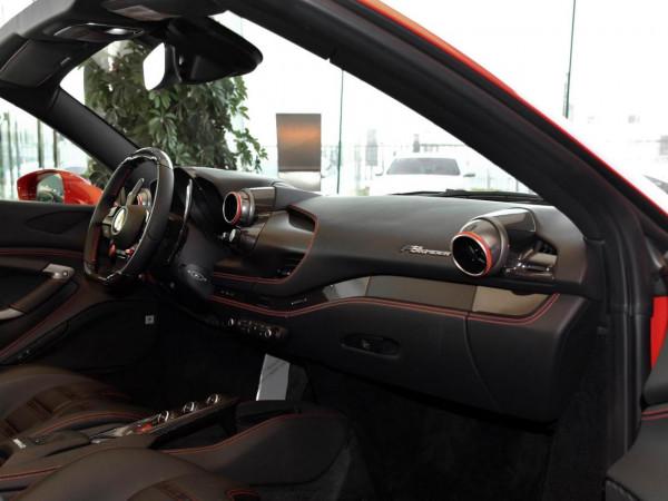 V8大超跑，720馬力可沒跟你說著玩，實拍法拉利F8