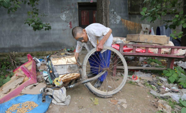 老人拾荒撿到6斤金器，賣了1200元，專家：這些值3個億