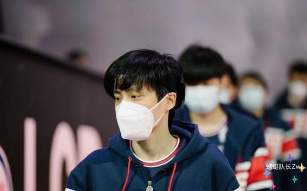 Dota2-DC老師又開始懟彈幕了？水友：罵人不帶髒字，太解壓了