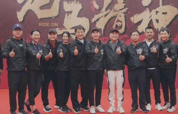 67歲成龍盡顯老態，頭髮稀疏成“空氣劉海”，或將會是退圈之作？