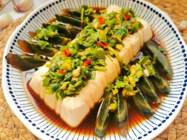 做涼拌菜，最忌直接放生抽，記住“3放2不放”，拌啥都好吃