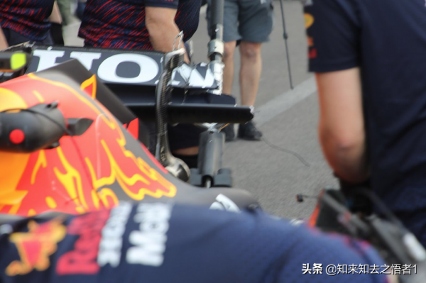 F1 墨西哥站賽車探秘 - 紅牛尾翼故障背後的原因是什麼