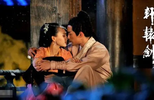 王家衛新劇官宣,胡歌唐嫣時隔十年再次搭檔,網友:青春回來了 王家衛新劇官宣,胡歌唐嫣時隔十年再次搭檔,網友:青春回來了