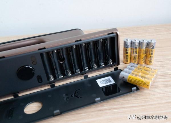 密碼鎖+可視貓眼+米家APP實時監控，黑科技堆滿，鹿客智慧鎖體驗