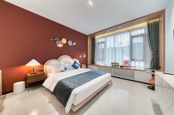 東山小憩，拾隅為家