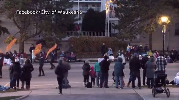 5死48傷！非裔歌手開SUV衝入遊行人群，老人孩子被撞飛，兇手曾碾壓孩子親媽