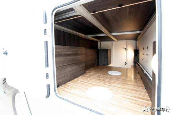 高顏值、高配置還帶乾溼分離衛浴間，高性價比的大馳T型房車來了