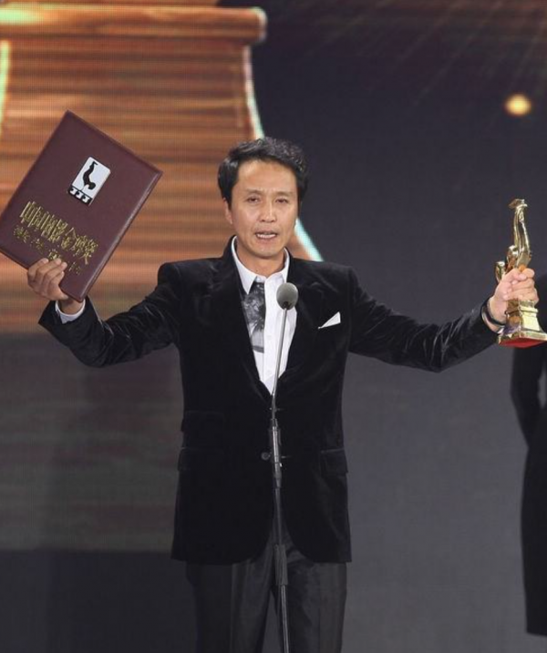 歷屆金雞獎最佳男主角獲獎瞬間：富大龍最淡定，張譯緊張到口吃