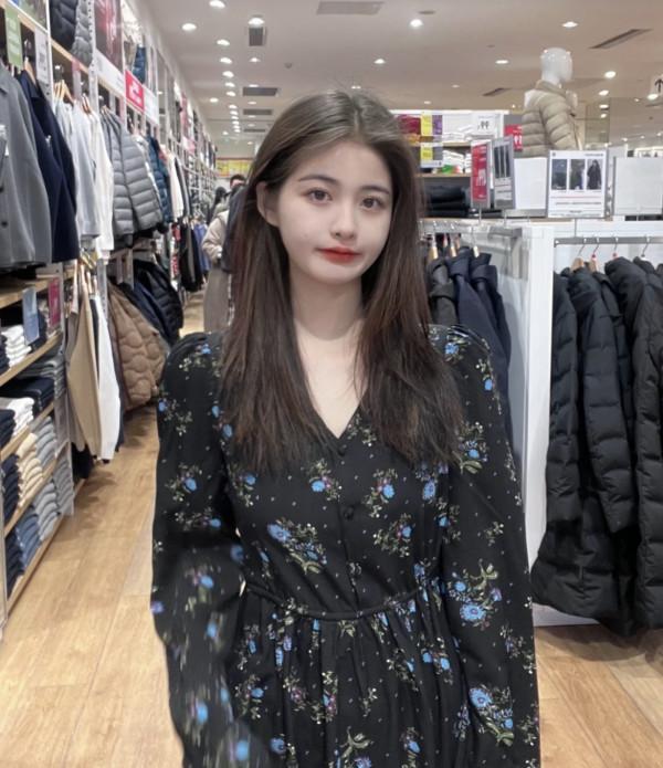 圓臉女生典型的“瘦臉”髮型，韓系風格有氣質，簡單好打理