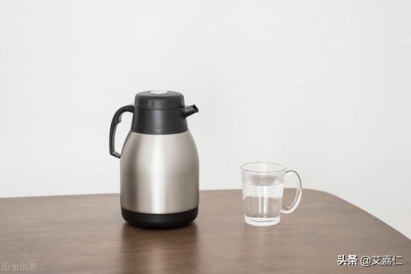 艾嘉仁｜早上起床一杯水好還是臨睡前一杯水好