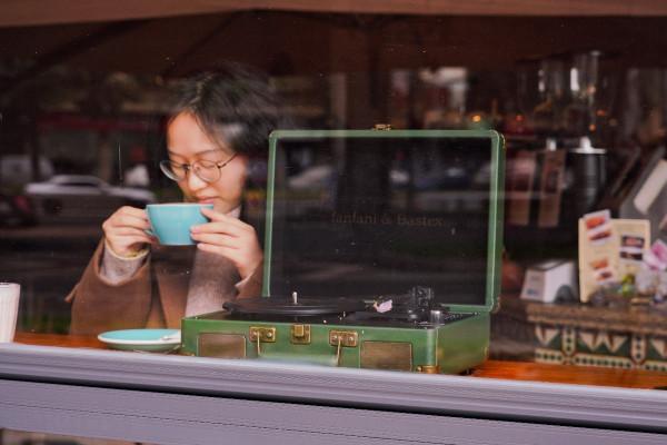 平價的梵琺尼復古藍芽留聲機,自帶懷舊手提箱,超高顏值 平價的梵琺尼復古藍芽留聲機,自帶懷舊手提箱,超高顏值