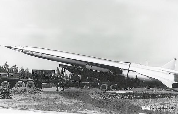 蘇聯的戰略無人偵察機，可以超音速飛行的圖-123