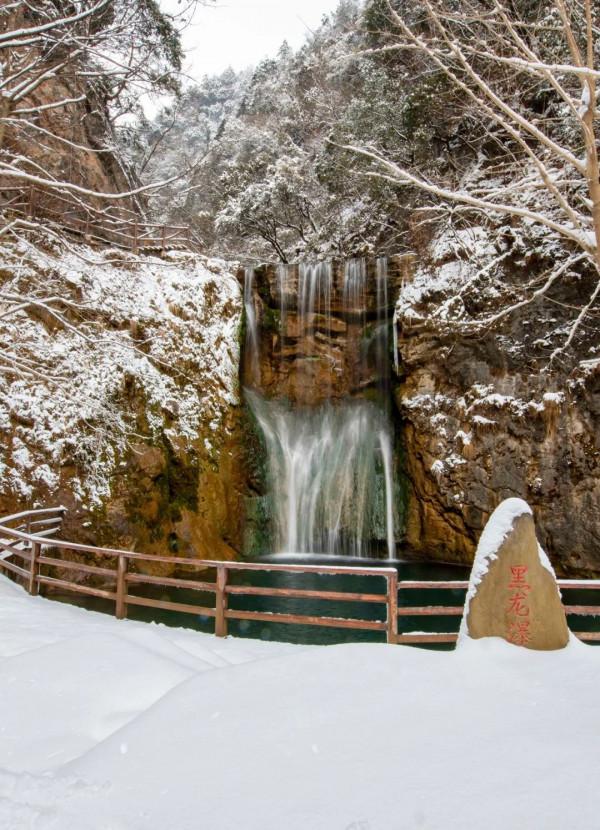 錯峰出遊，盡賞金絲峽冰雕玉琢雪景世界