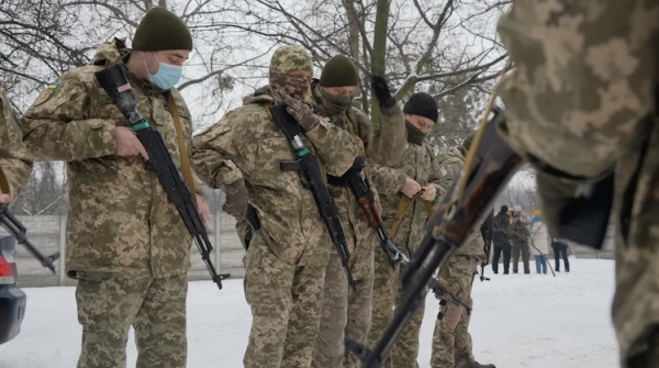 烏克蘭第二大城市民意“分裂”反俄市民自發組織武裝軍訓