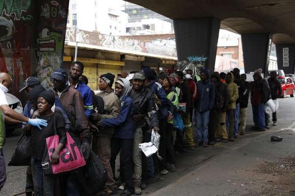 《我是誰》丟失的片段,成龍大戰犀牛,攝影師失誤造成永遠的遺憾 《我是誰》丟失的片段,成龍大戰犀牛,攝影師失誤造成永遠的遺憾