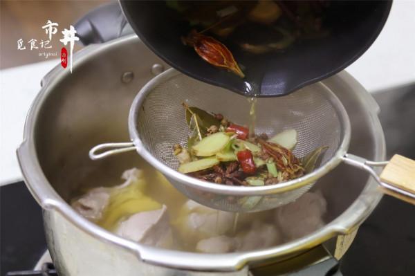 五花肉做的“壓板肉”,70歲老奶奶吃得直誇,酥爛入味,可真香啊 五花肉做的“壓板肉”,70歲老奶奶吃得直誇,酥爛入味,可真香啊