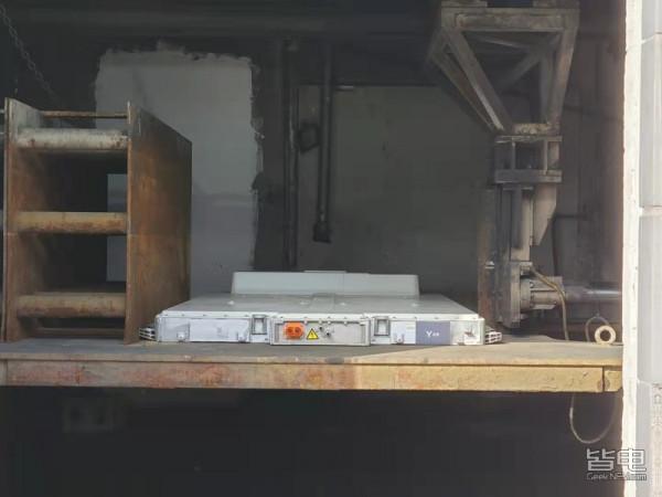 不冒煙不起火不爆炸 現場震撼體驗嵐圖電池試驗