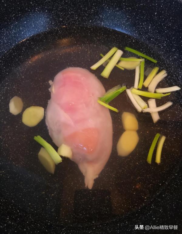 早餐不知道吃什麼？看看我家早餐，白玫瑰主食搭配雞絲蔬菜，完美