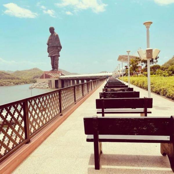 15巨像下面快樂做“小人”