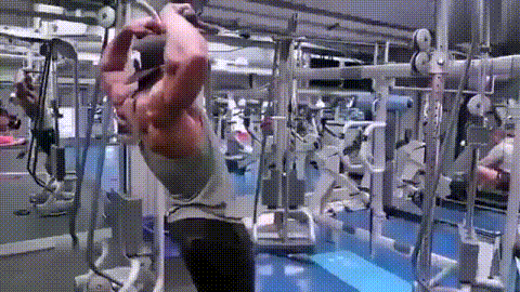 如何有效刺激三角肌？注意4點改善溜肩，把肩練寬、練飽滿