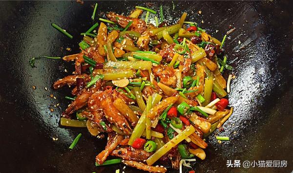 想吃乾鍋蝦不用去飯店，教你在家做，下酒又下飯一大鍋不夠吃