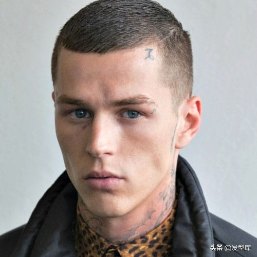 波浪的髮型 捲曲的的髮型 厚的捲曲的頭髮錐褪色