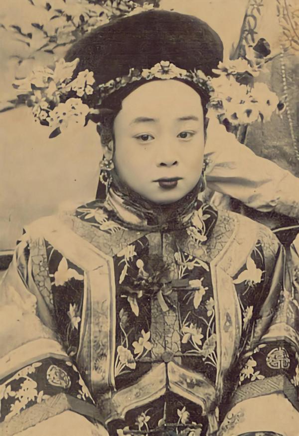 光緒二十九年福晉和格格集照