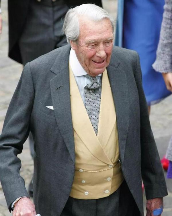 卡米拉有愛她51年的王子，更有騎士般守護的父親，戴安娜輸得不冤