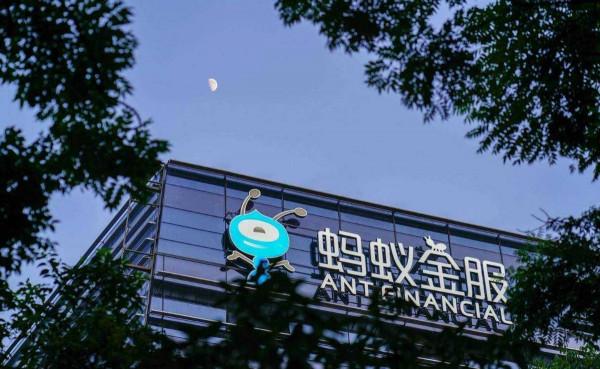 彭蕾：馬雲最信賴的女人、阿里的大財主，因長相被嗤笑霸氣回應