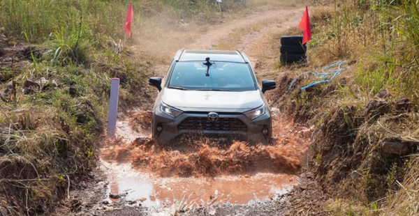 歷經26年、5代車型演變,豐田RAV4為何能持續暢銷? 歷經26年、5代車型演變,豐田RAV4為何能持續暢銷?