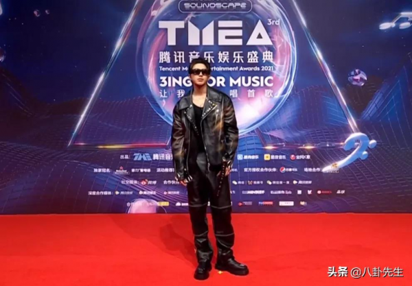 音樂盛典紅毯明星未ps狀態:薛之謙臉圓,鬱可唯卡粉,金子涵發福 音樂盛典紅毯明星未ps狀態:薛之謙臉圓,鬱可唯卡粉,金子涵發福