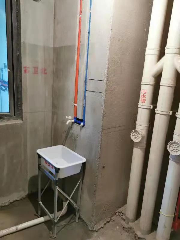 爸媽家的水電線管照片