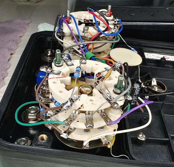 1963年震華500型萬用表!500表的最高工藝水準!三代表拆蓋看差異 1963年震華500型萬用表!500表的最高工藝水準!三代表拆蓋看差異