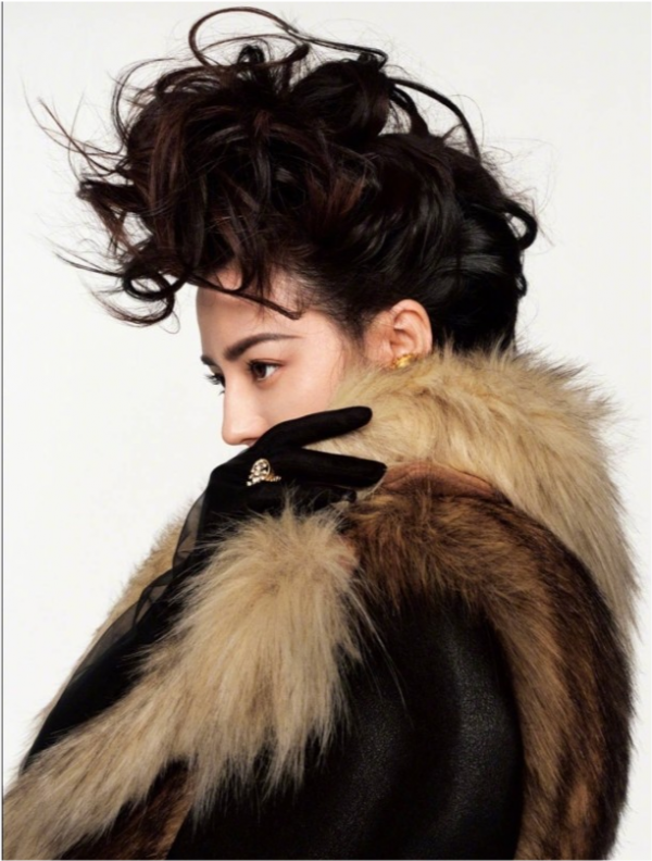 熱巴閉年大刊造型徹底封神！嘗試新風格形象大變，穿貂皮高調炫富