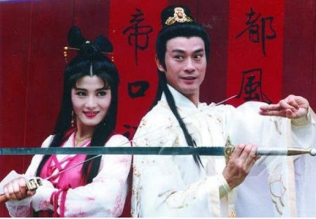 24年前，那個被周比利一腳踢進醫院的女打星楊麗菁，現狀如何？