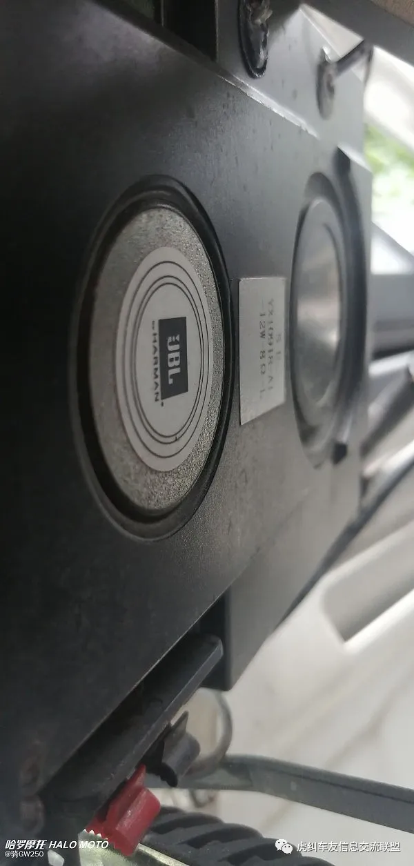 寶馬F750GS摩托，加裝哈曼卡頓/JBL藍芽音響之簡易DIY教程