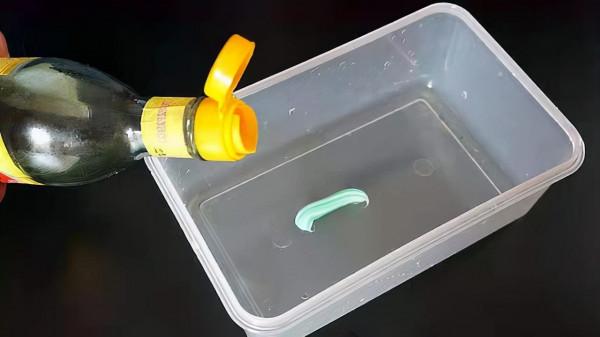 衣服有汙漬怎麼清洗 , 水裡加入這些東西 衣服有汙漬怎麼清洗 , 水裡加入這些東西